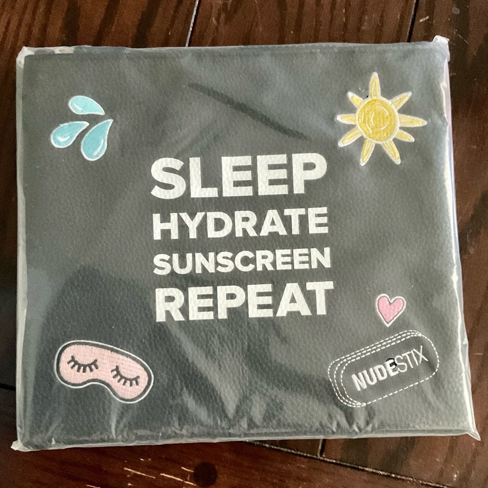 NUDESTIX Cosmetics bag - NIP